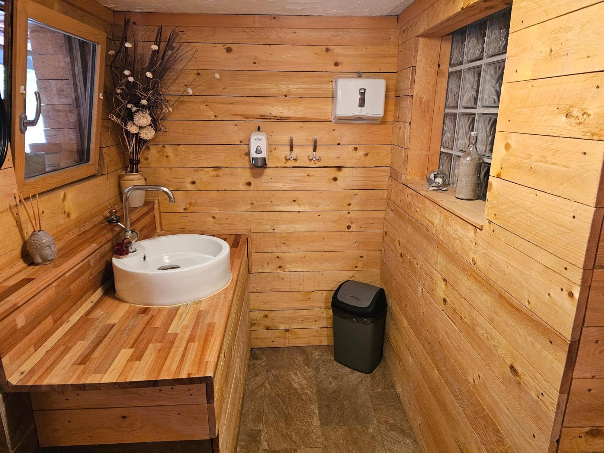 Holzhuette-Camping-Pod Mit Sauna & Fruehstueck *